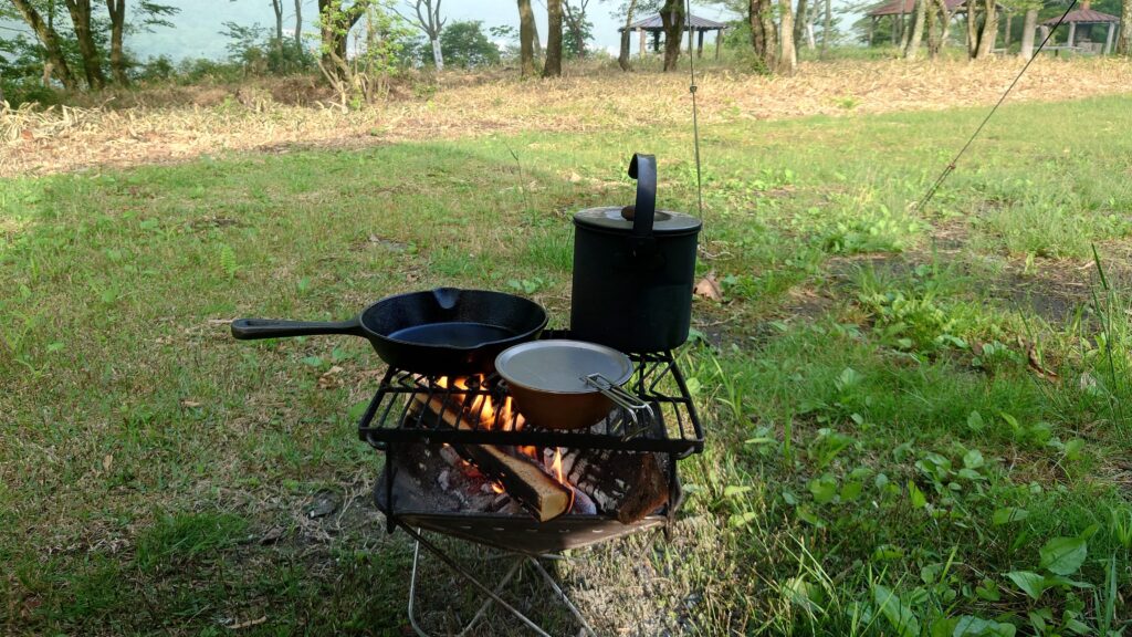 焚火で朝ご飯の調理