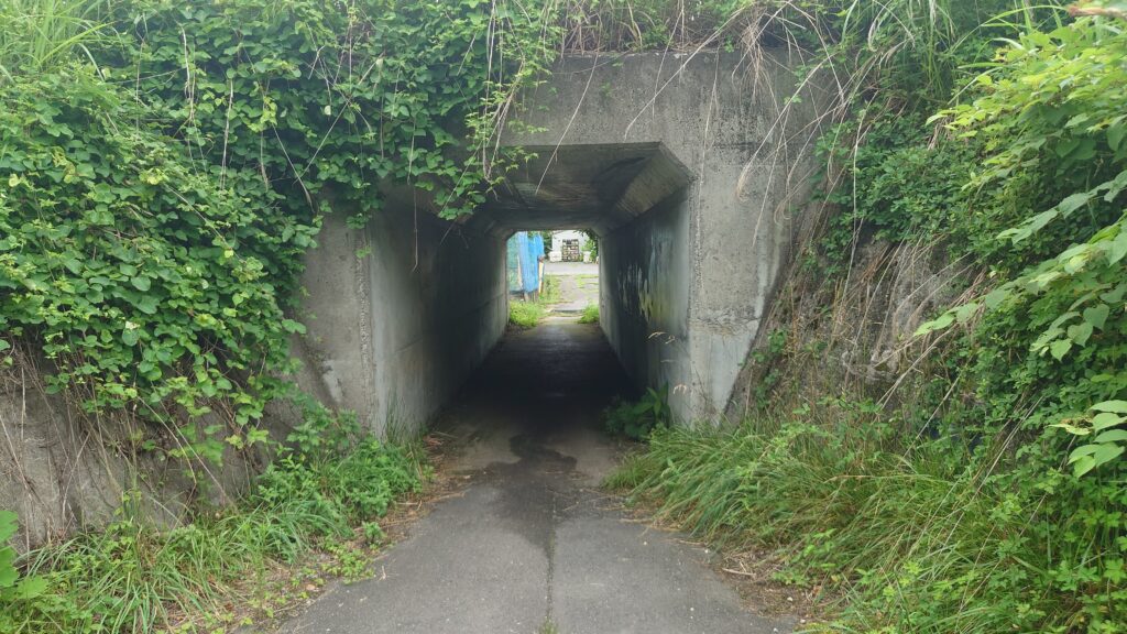 線路下のトンネル