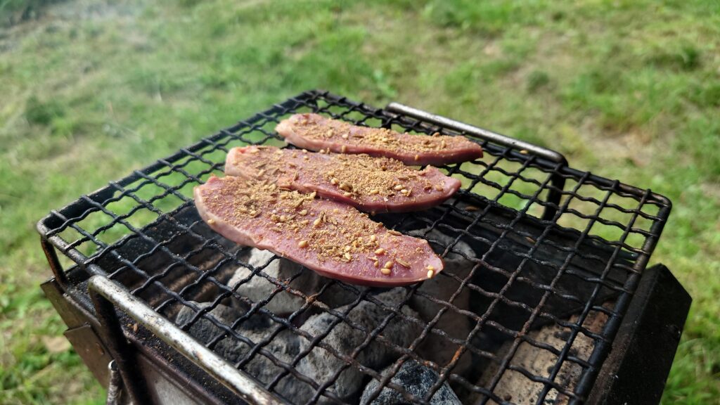 豚ホルモンにバカまぶし