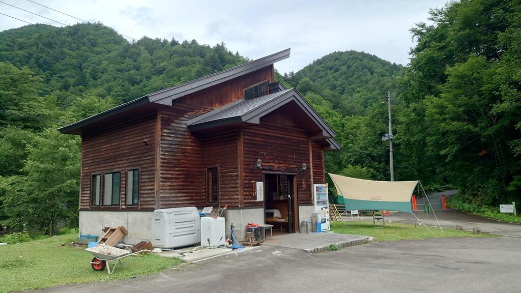 せせらぎオートキャンプ場RedBean管理棟