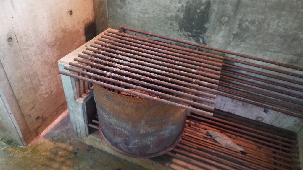 炊事場の灰捨て場