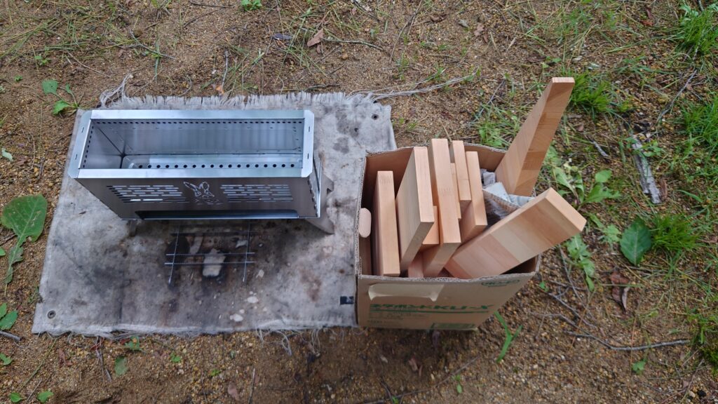 建築端材の薪と焚火台