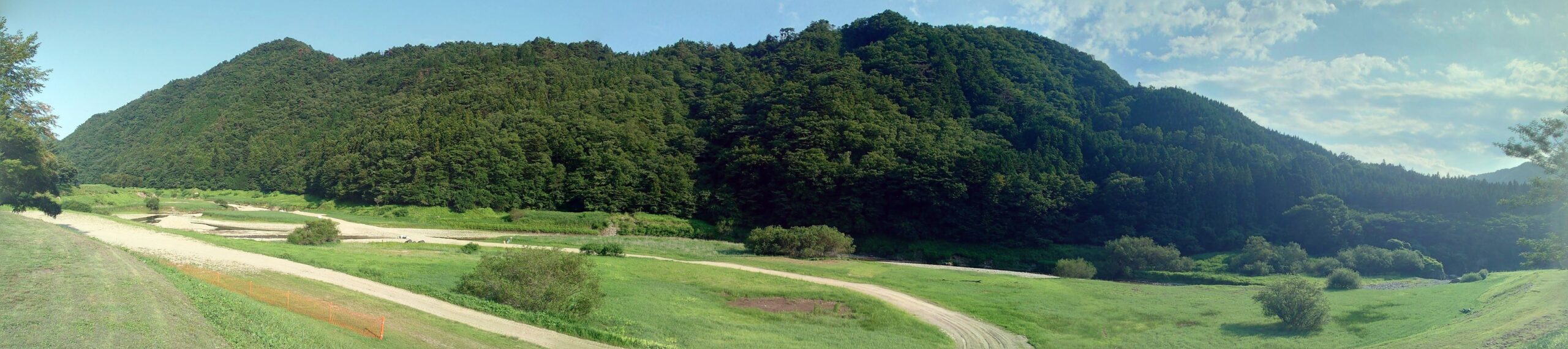 キャンプ場付近の水がなくたった東小屋湖ダム