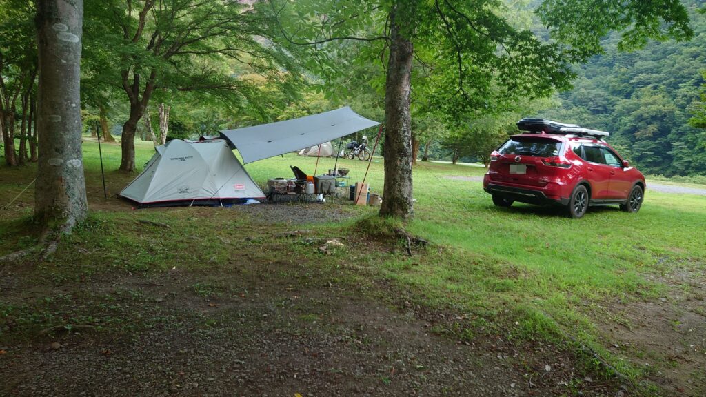 愛車とテントサイト