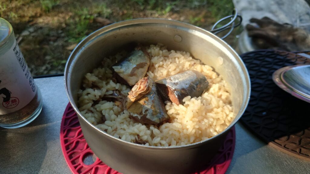鯖の味噌煮の缶詰の炊き込みご飯