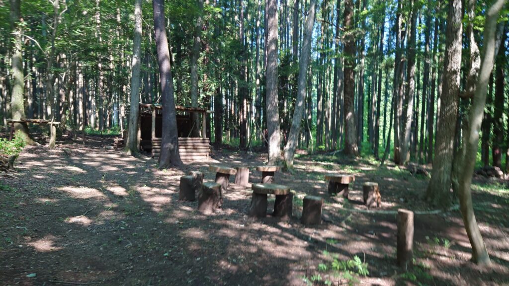 BUSH CRAFT BASE ZOUKI site