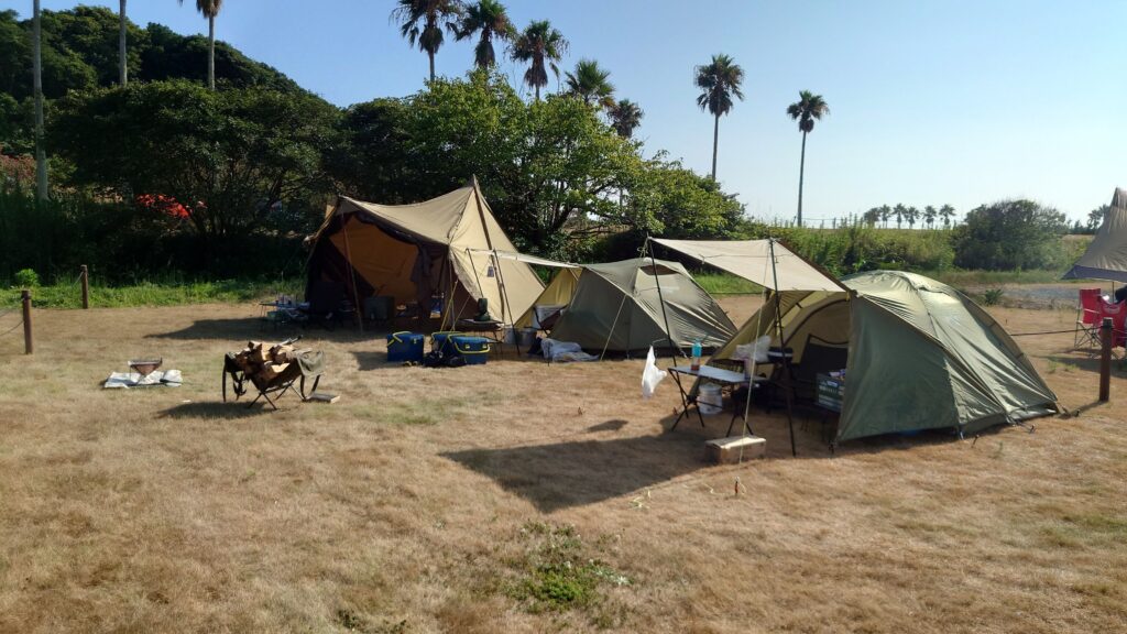 RECAMP館山DXオートサイトソロテント３張り