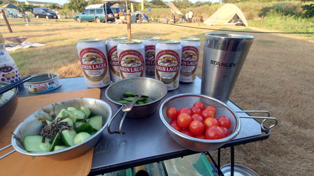 並んだビールの空き缶