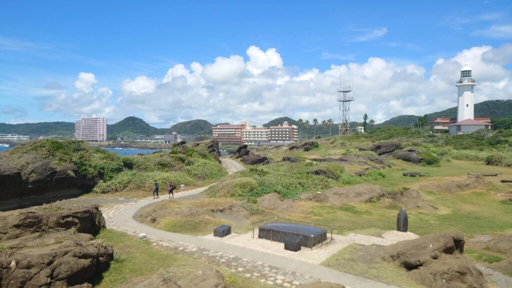 野島崎灯台と最南端の碑