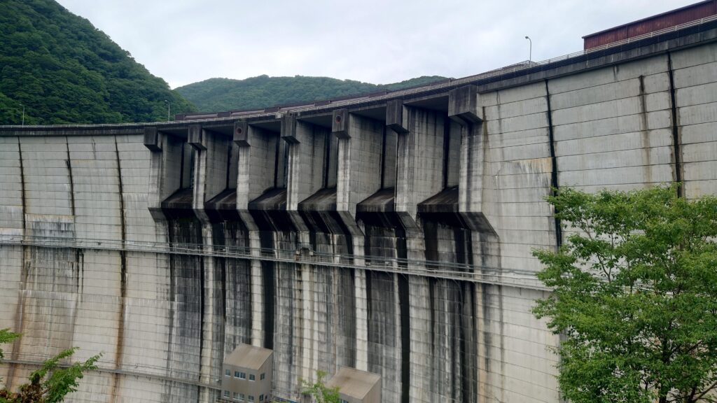 川治ダムクレストゲート