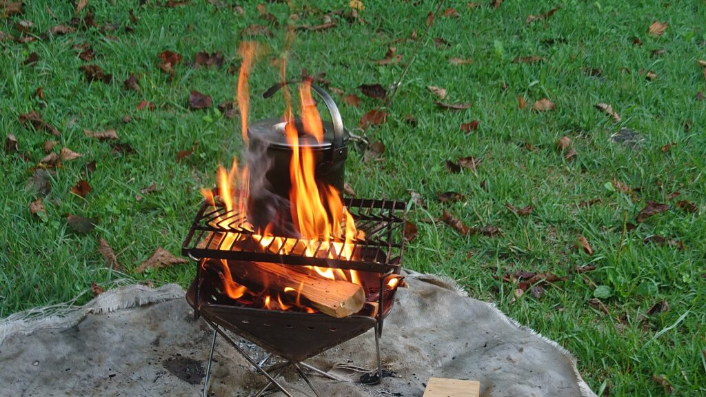 土呂部高原キャンプ場朝の焚火