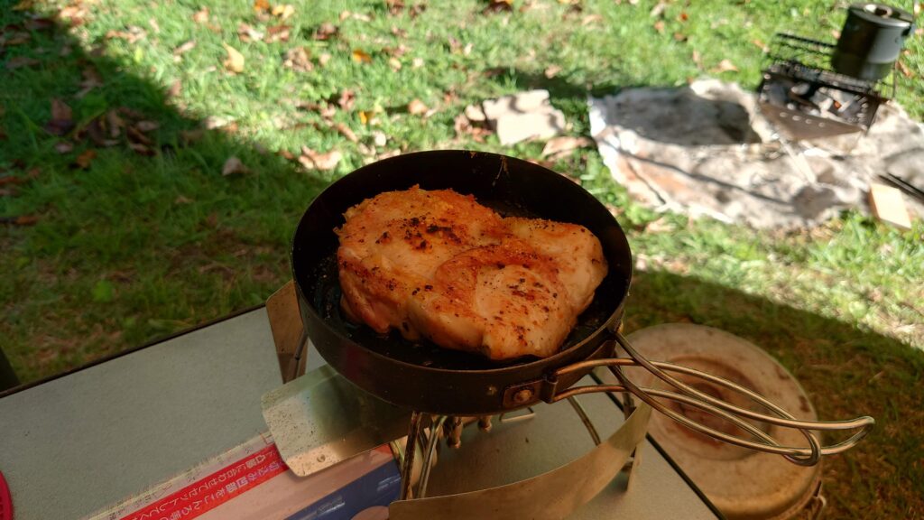 ユニフレームクッカーの黒皮鉄フライパン