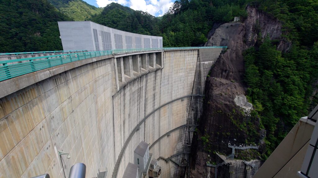 川俣ダム堤体