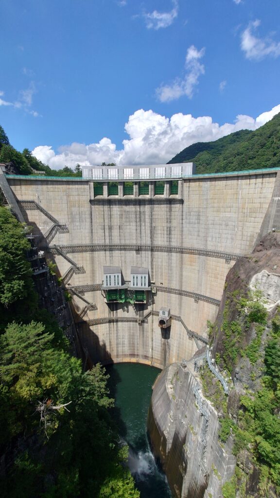 川俣ダム堤体