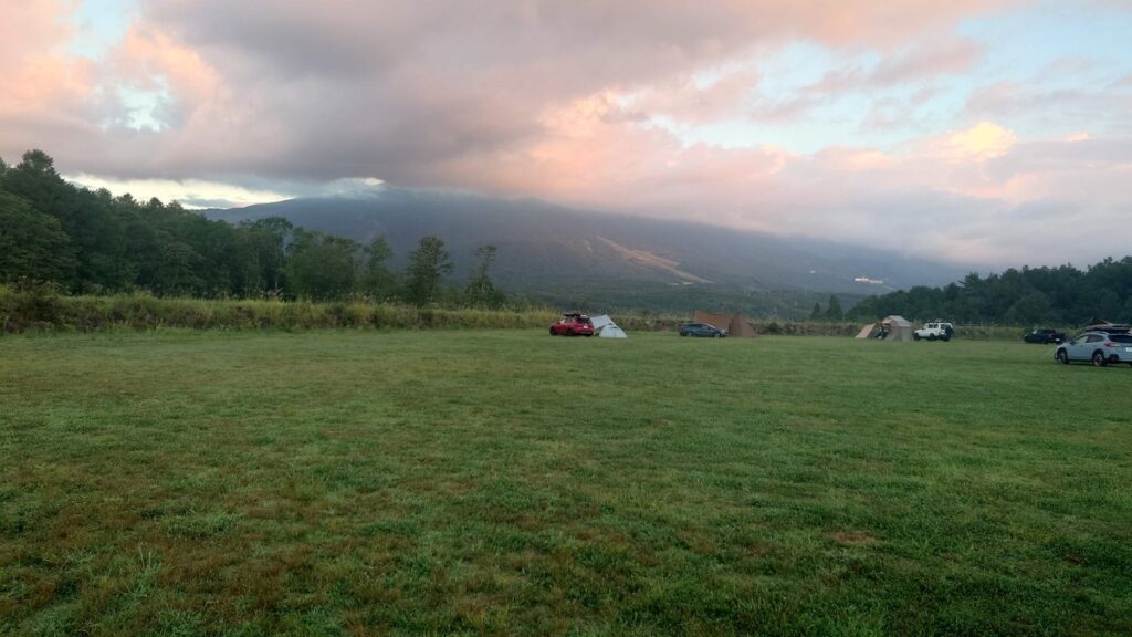 やすらぎの森オートキャンプ場二日目朝の妙高山