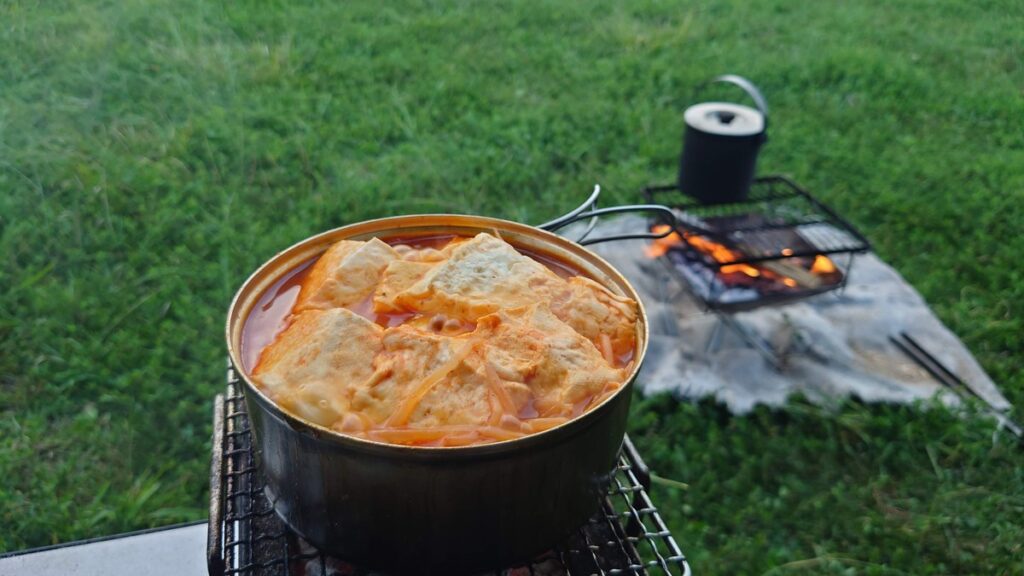 豆腐を入れ煮込んだスンドゥブ