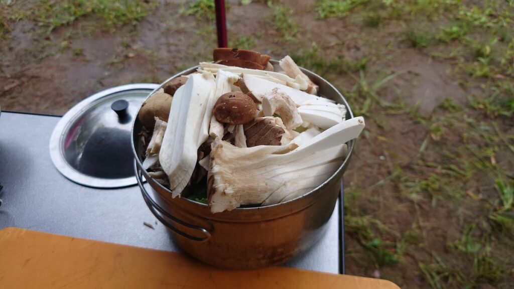 具材で蓋が閉まらない鍋