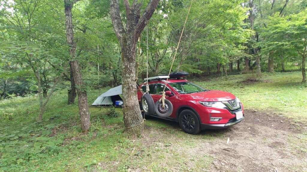 花咲森のキャンプ場ソロエリアタイヤブランコ