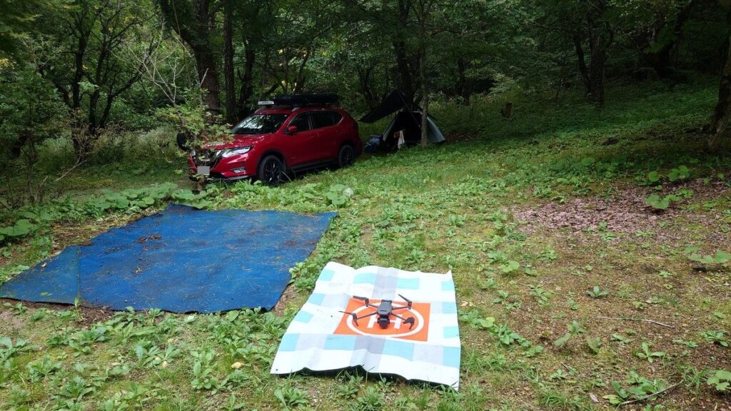 花咲森のキャンプ場ソロエリアMAVIC3PRO離陸スタンバイ