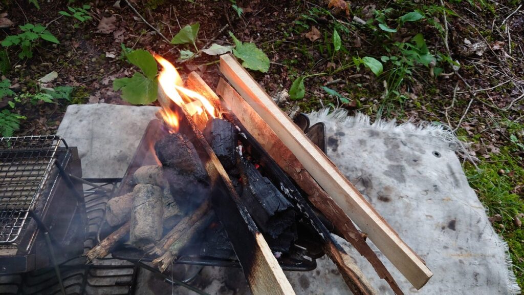 オガ炭をぶち込んだ焚火