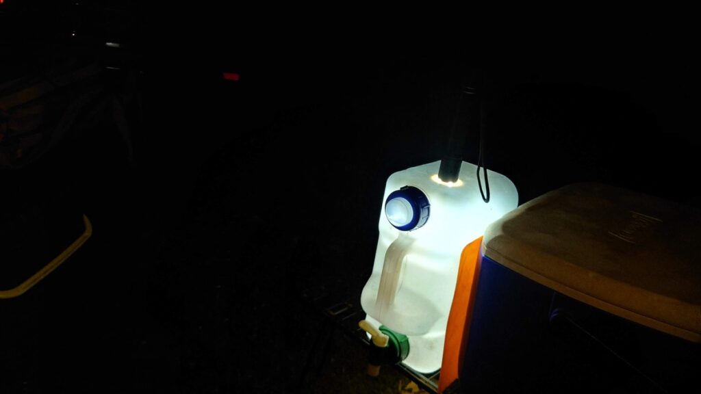 水のタンクを利用した照明