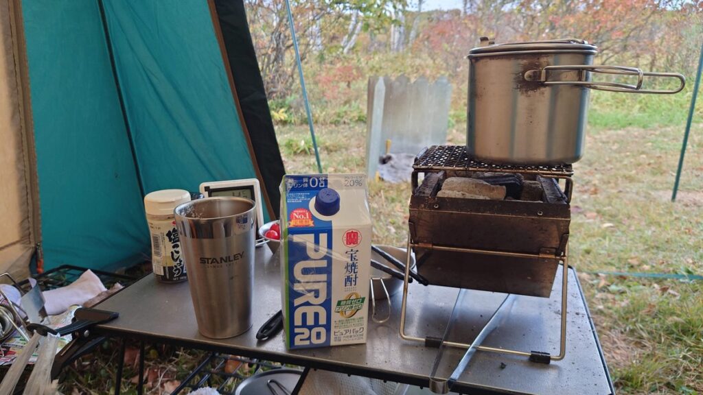 焼酎とサーバーの中はウーロン茶