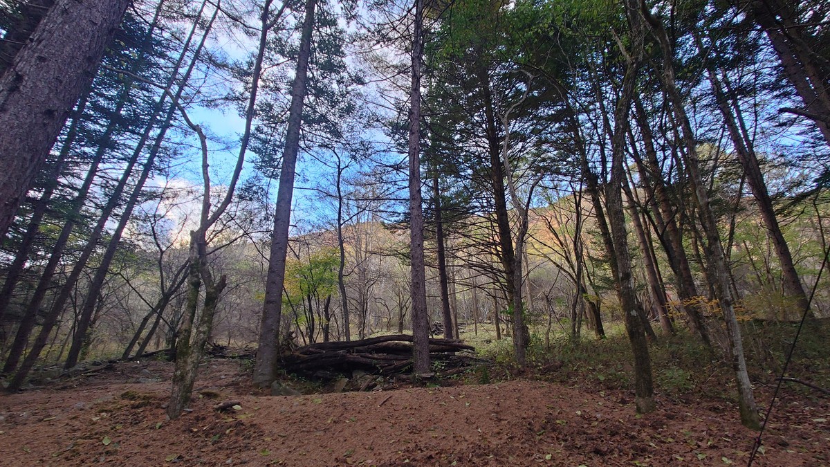 outside BASE 西の一番奥