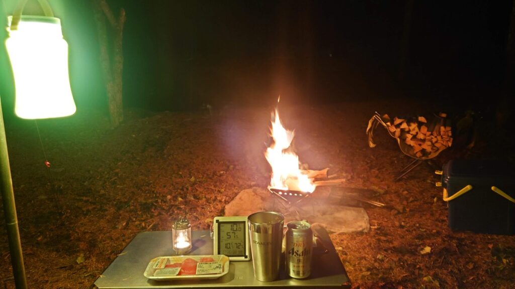 outside BASE つまみより焚火