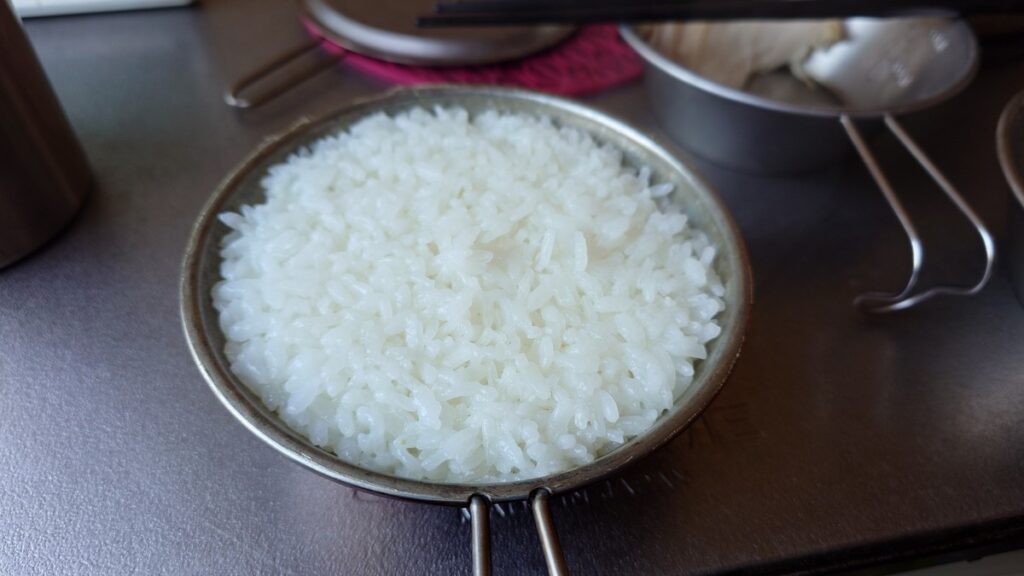 シェラカップで炊いたご飯