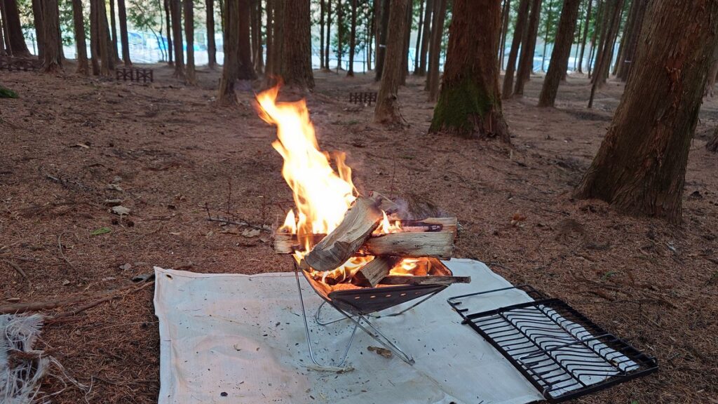スノーピーク焚火台Sで井桁の焚火を楽しむ