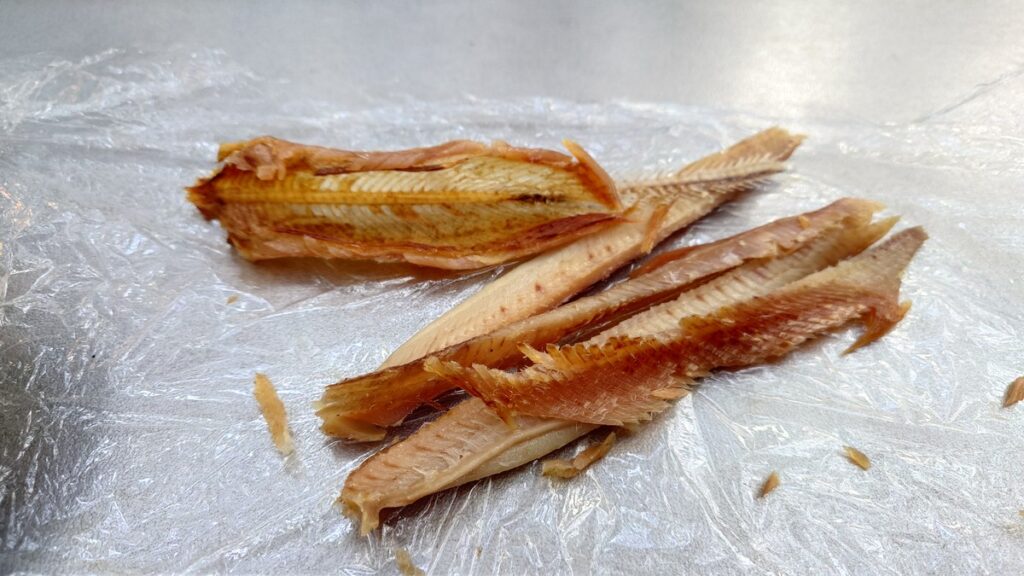 鱒の燻製をほぐした物