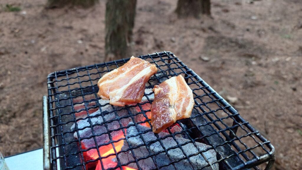 豚バラ肉の炭火焼き