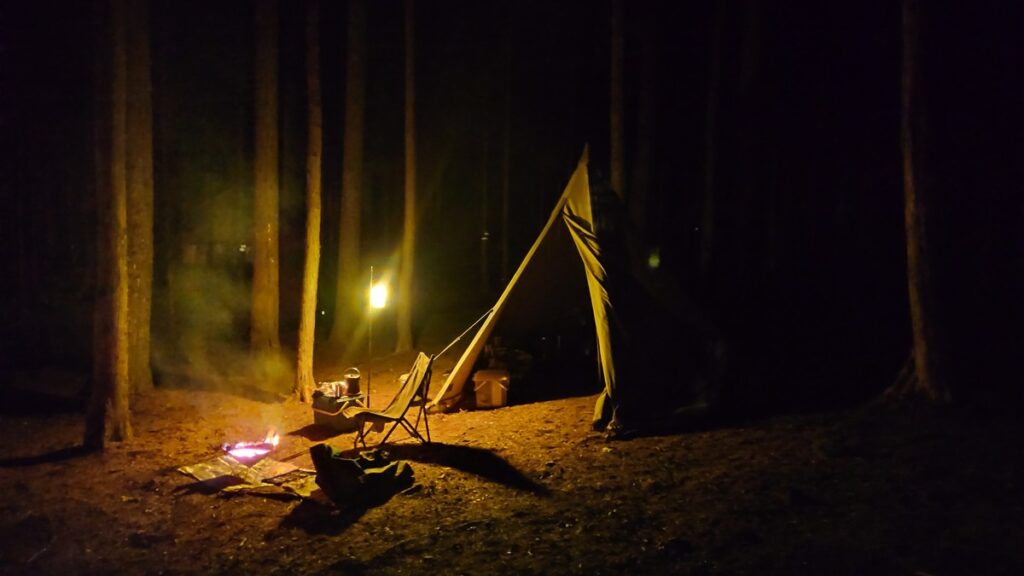 消灯間近のテントサイト