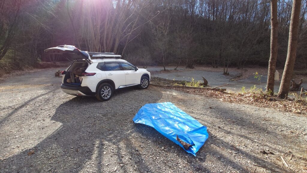 栃木の森キャンプ場東斜面に設営場所を決める。