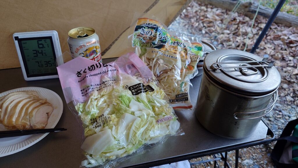 鍋の具材とコーヒーサーバー