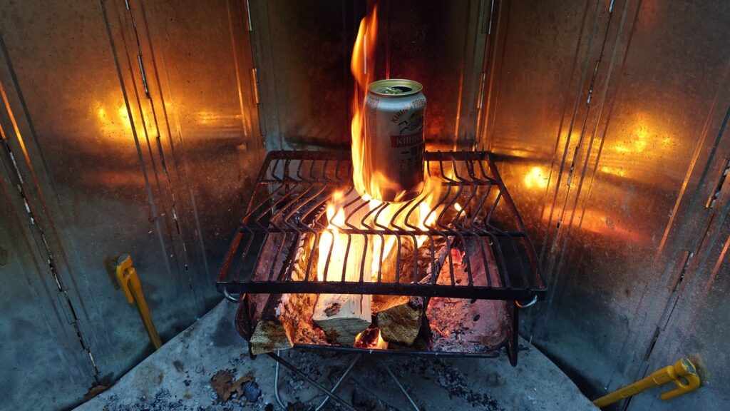 ビールの空き缶でお湯を沸かす