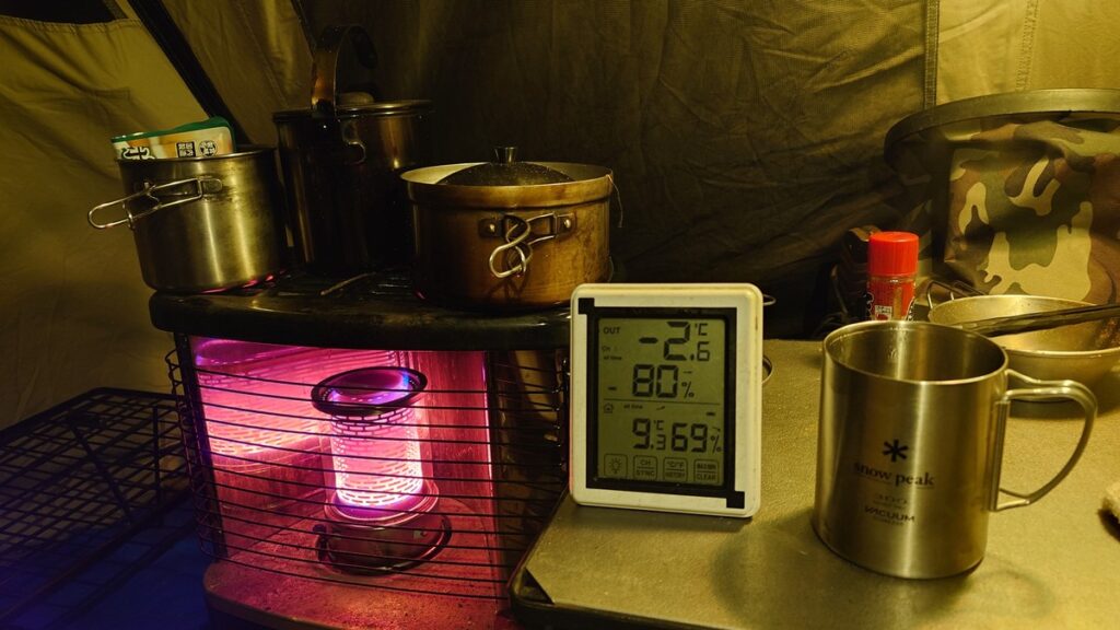 早朝テントの中