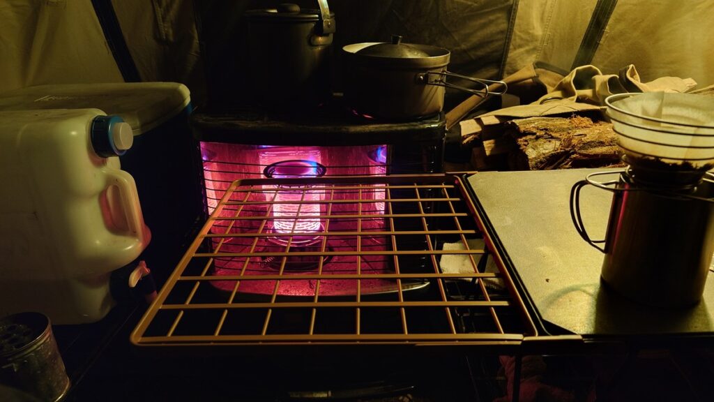 石油ストーブ前に張り出したハーフラック