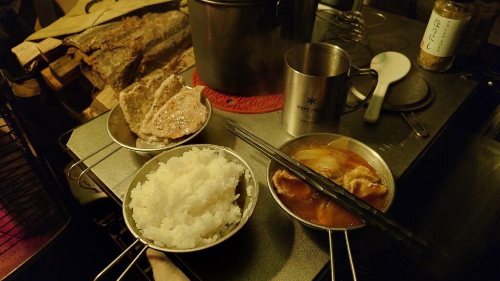 豚バラ肉の焼き肉とキム鍋の残りで朝食