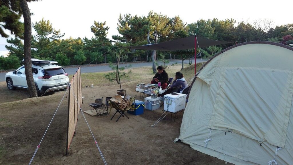 大洗サンビーチキャンプ場高台サイトに設営したカマボコテント