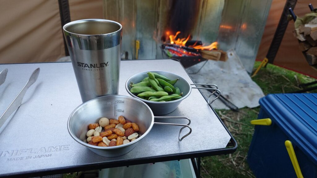 焚火とおつまみ