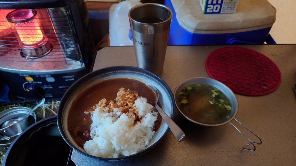 三日目朝のカレーライス