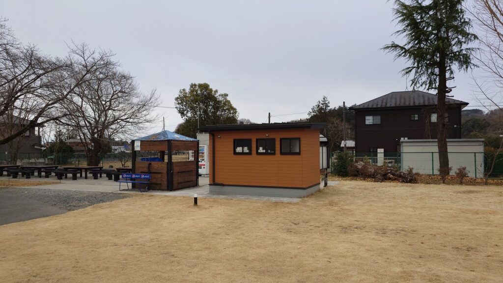 くすのきキャンプ場のトイレと水場