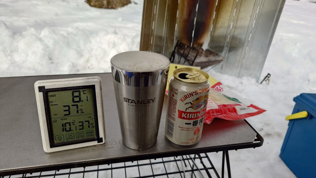 タンブラーについてビールと温度計
