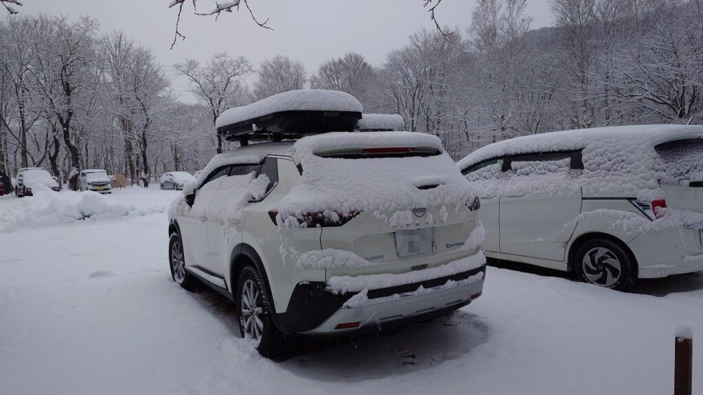 雪の積もった愛車