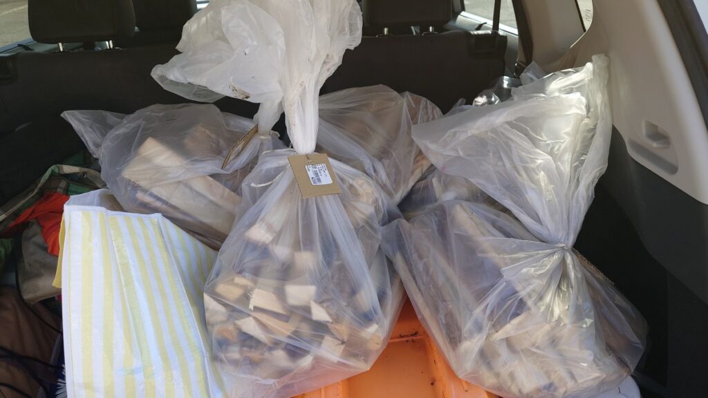 太助の郷で買った薪