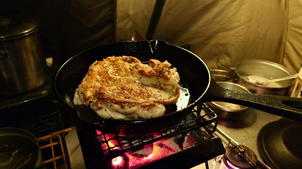 ユニセラmini上で鶏モモ肉のスキレット調理