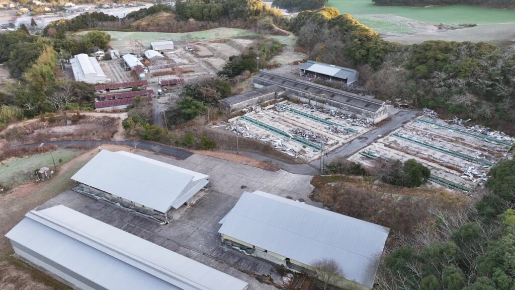 御宿ドローン＆キャンプＡサイト上空から管理棟方面を臨む