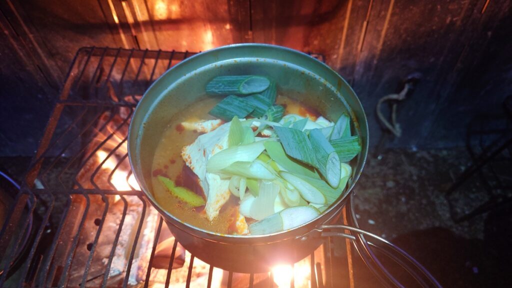 スンドゥブにネギ投入