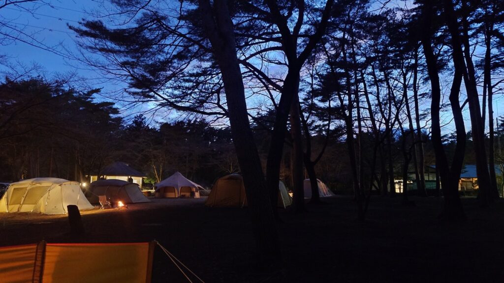 那須野が原公園オートキャンプ場フリーサイトの夕暮れ